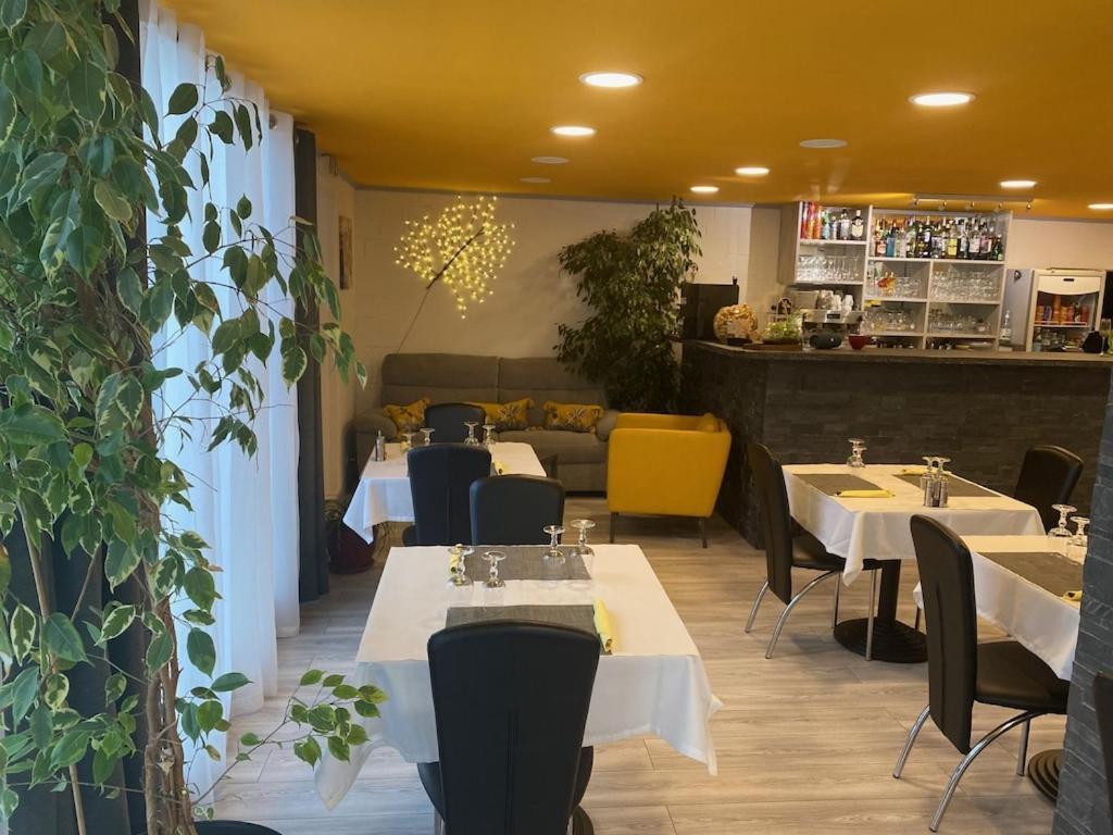 מרסיאן Logis Hotel La Chaumiere מראה חיצוני תמונה